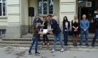  „Успели българи дават личен пример“ срещна четвъртокласници с известни родни лица