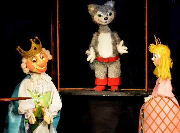 Котаракът в чизми оживява с новата пиеса на Куклен театър „Весел“
